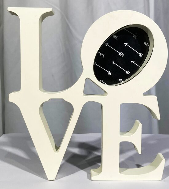 Uzraksts ''LOVE''